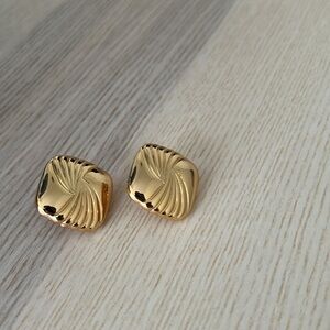 Heaven Mayhem Tabi Gold Earrings